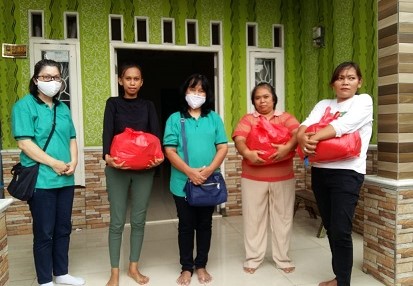 Pemberian sembako scr simbolis di RT 08--